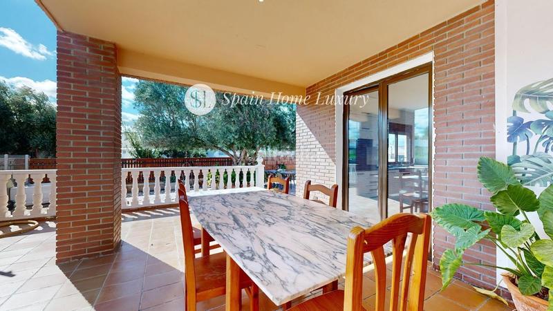 Foto 60d6fea0-ea2a-43f3-ba6a-ab6041c59994. Xalet amb piscina a Godelleta