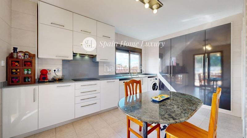 Foto d5e4ba3f-4d19-4ccc-9dcd-fd1e090f1bbf. Xalet amb piscina a Godelleta