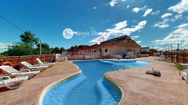 Foto da147837-fd81-45ff-9d12-d63e27b3609b. Xalet amb piscina a Godelleta