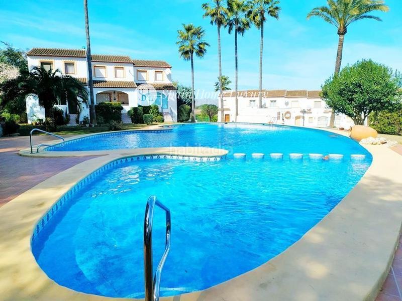 Foto 0dd9cb7b-b2f3-49de-9976-2f3bd4f5c289. Casa adossada amb aparcament piscina a Pedreguer