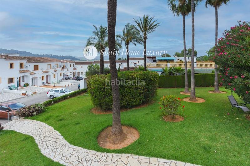 Foto 42af321a-d273-4f78-b120-268513e7711a. Casa adossada amb aparcament piscina a Pedreguer