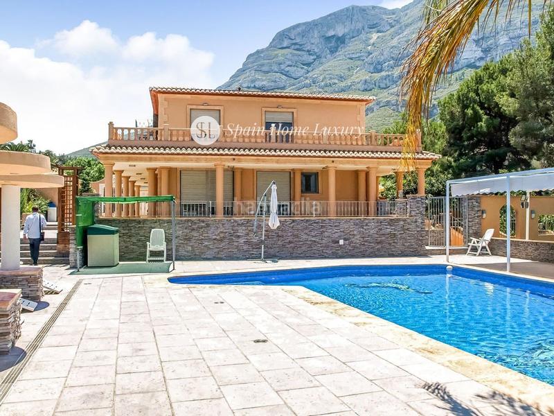 Foto a1ee1321-8bc1-4b69-b5b8-c01eb4516f8d. Chalet con piscina in El Montgó Dénia