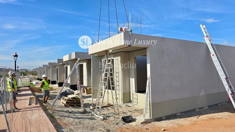 Foto 38359ca4-8b0e-419b-97d7-a2a078e323f8. Casa adossada amb piscina a San Antonio de Benagéber