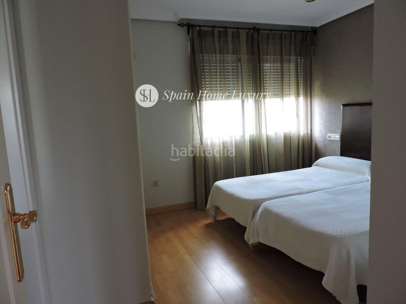 Foto 59c5a4f9-6468-4254-8ef4-ba68fae1a257. Maison jumelée avec parking piscine dans Sierra Helada Benidorm