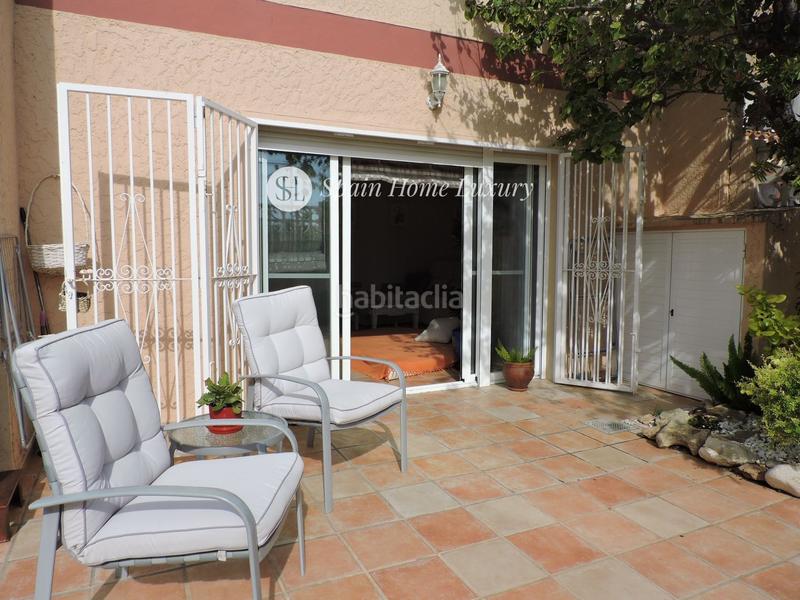 Foto 8052bddf-4f69-47ef-a4c0-4f4badf2b974. Maison jumelée avec parking piscine dans Sierra Helada Benidorm