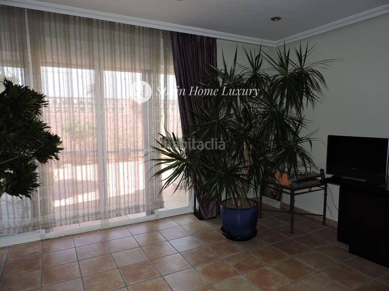 Foto e91f3e28-abfb-4bf6-86d6-cbf90a800a65. Maison jumelée avec parking piscine dans Sierra Helada Benidorm