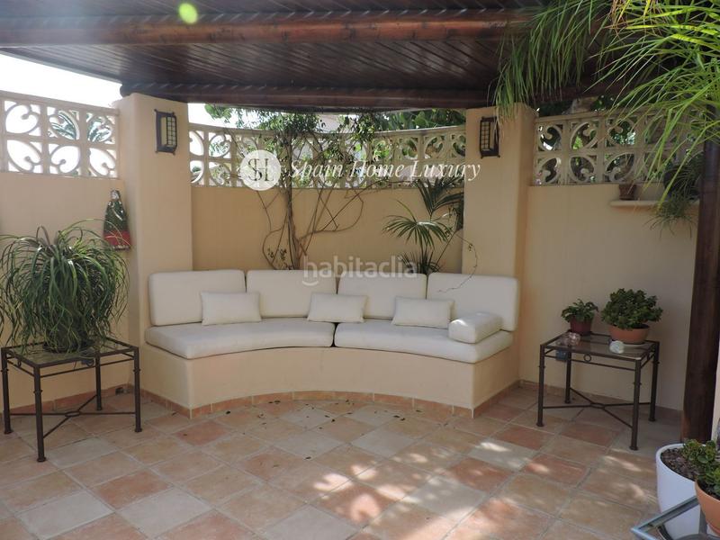 Foto eab76bf8-9ab3-4dd9-8b7a-af5bf8cc979e. Maison jumelée avec parking piscine dans Sierra Helada Benidorm