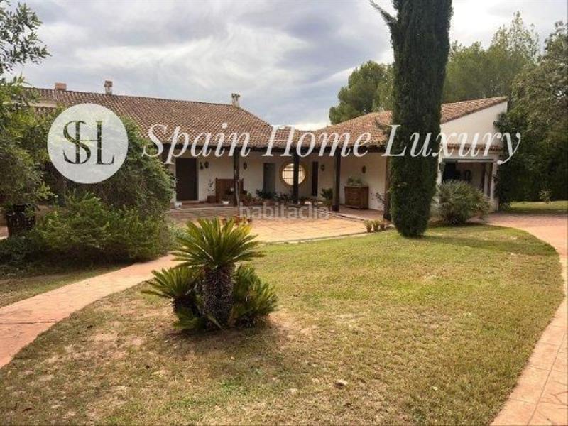 Foto b10d344f-8546-4f2c-9fbb-2582c2695886. Chalet avec piscine dans El Bosque Chiva