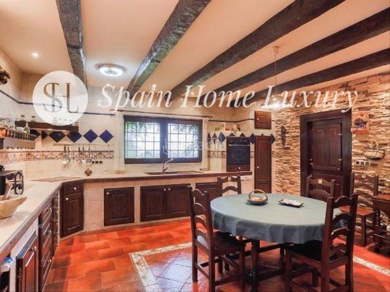 Foto d2b5e0e4-6676-4df7-befb-f03a5bcbbc3c. Chalet con piscina in Alfinach - Monasterios Puçol