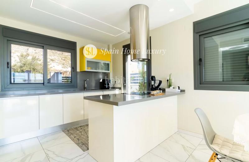 Foto 7cc18215-ac45-4d19-a952-b7446ac4ea45. Chalet avec chauffage parking piscine dans balcón de Finestrat-terra marina Finestrat