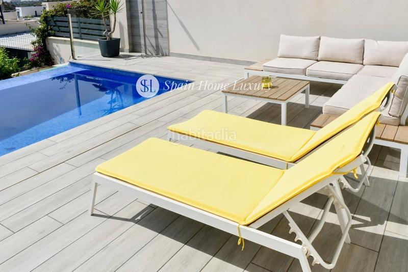 Foto e2c13a5f-bf56-4dd2-9e77-7844c8ad7ff6. Chalet avec chauffage parking piscine dans balcón de Finestrat-terra marina Finestrat