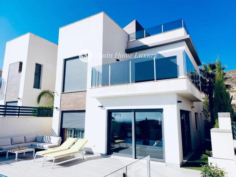 Foto f7d09b25-19c3-4e35-b9c5-5cf3e57ef538. Chalet avec chauffage parking piscine dans balcón de Finestrat-terra marina Finestrat