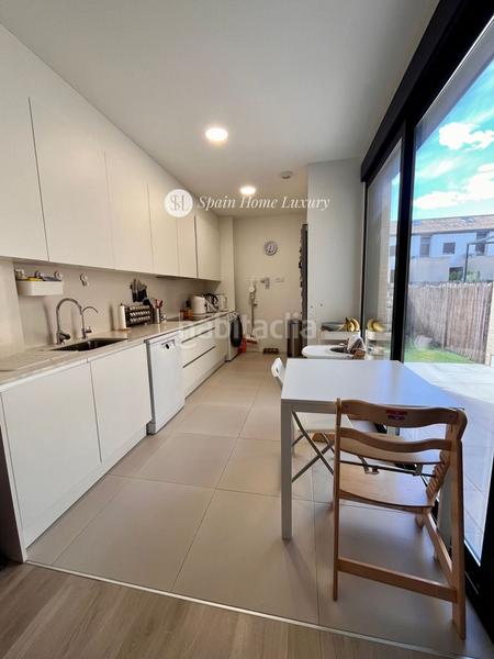 Foto 4647a364-2991-4d36-a73d-aeccb3bcfbbf. Lloguer casa adossada amb aparcament piscina a Entrepinos Eliana (l´)