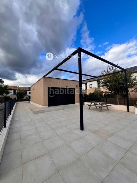 Foto 1d12e243-591e-41a4-9a32-09ccdb886957. Location maison jumelée avec parking piscine dans Entrepinos Eliana (l´)