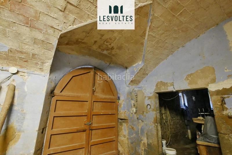 Foto 4764fe60-2345-49f1-b07d-79859d38bf8f. Masia amb aparcament a Rupià