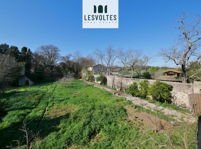 Foto b3a24ec3-b146-42c2-91f1-c469c9752ca0. Masia amb aparcament a Rupià