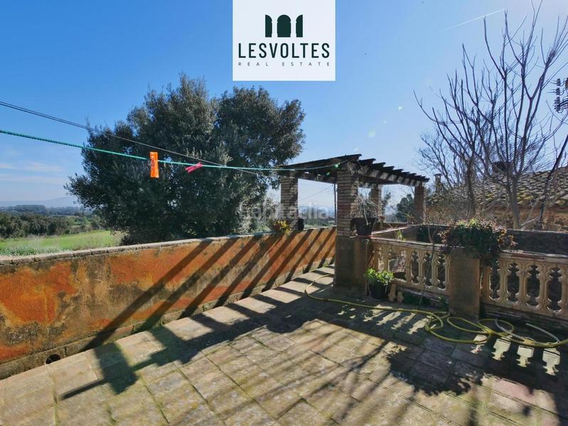 Foto c83f5b49-c2c6-4c82-a59a-a0c7617862f2. Masia amb aparcament a Rupià