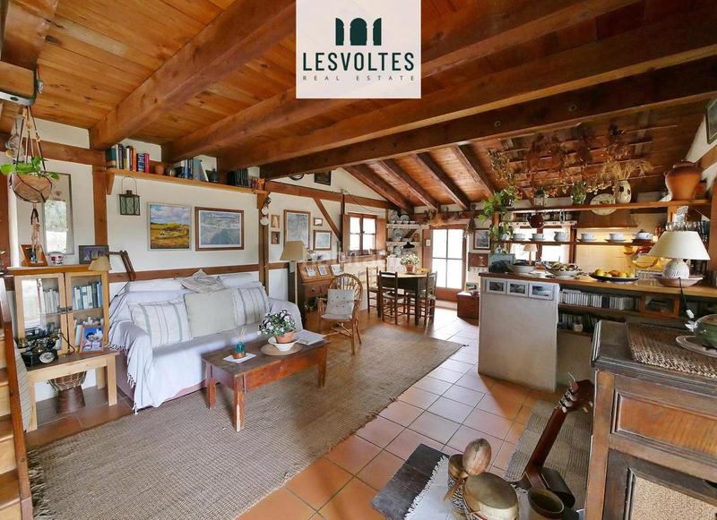 Foto 0c16e850-d3fc-40fa-bff4-1d9d2b59b6a3. Casa amb piscina a Rupià