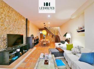 Casa adossada a Bisbal d´Empordà (La). Encantadora casa de 136 m2 con terraza de 20 m2 en venta cerca d
