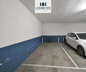 Aparcament cotxe  Carrer ample