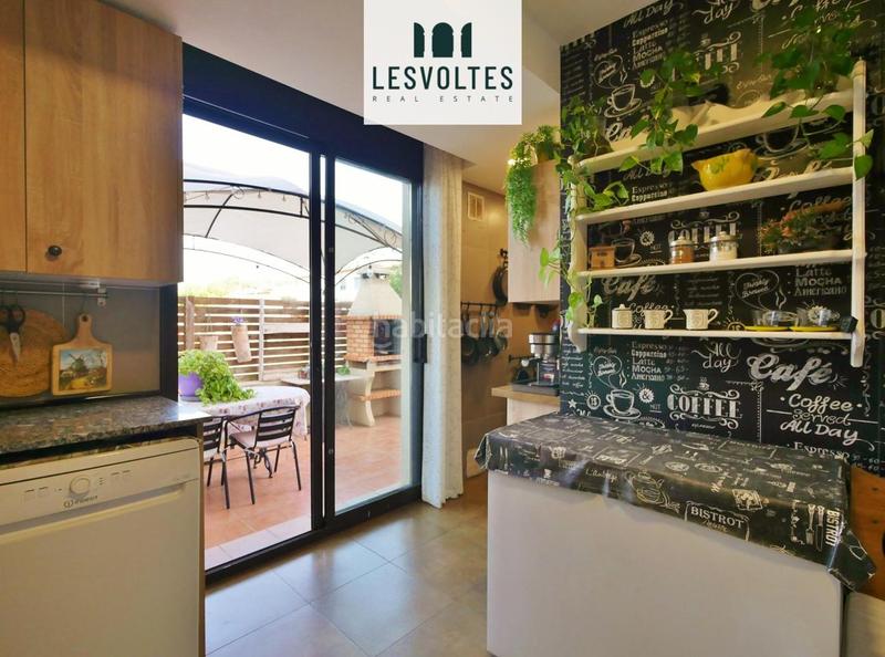 Foto c9113856-d5e7-430b-9e36-b524d7845949. Casa adossada amb calefacció aparcament a Vall-llobrega