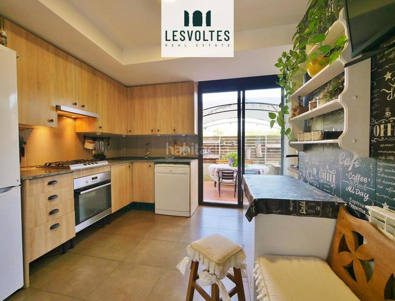 Foto fda9321a-d5a6-4d8e-8453-1653c9bf45de. Casa adossada amb calefacció aparcament a Vall-llobrega