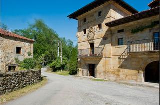 Casa adossada a Rasines. Torre del s.xvi en rasines