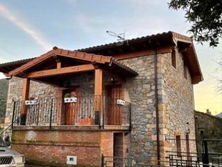 Casa a Ampuero. Casa individual en rasines con terraza de 90 m