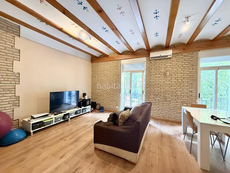 Foto 37003fb8-c444-42f4-a344-b25283a2eb80. Piso  reformado con gran terraza y estilo moderno junto a plaza de españa, en Valencia