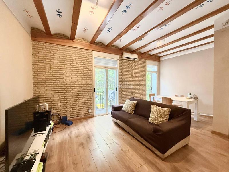 Foto 9e288e37-126b-4413-a98a-3faa97b4681e. Piso  reformado con gran terraza y estilo moderno junto a plaza de españa, en Valencia