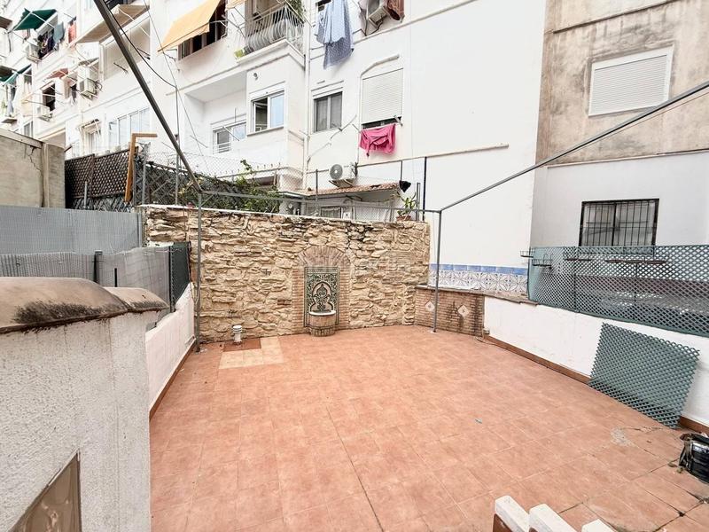 Foto c1c11d0b-9736-407a-bfbc-650a7a074e88. Piso  reformado con gran terraza y estilo moderno junto a plaza de españa, en Valencia