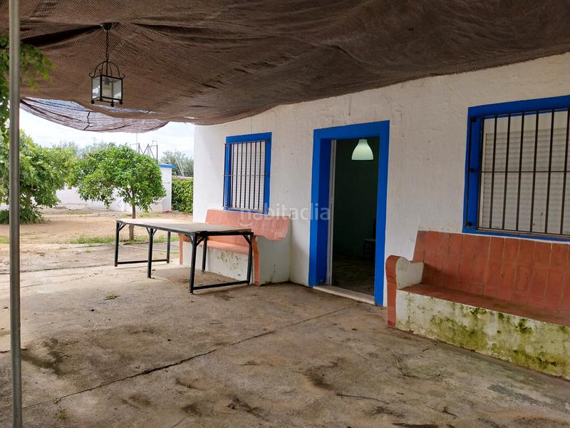 Foto b0404359-0da5-431b-b677-e0da6af0ea06. Xalet amb piscina a Marchena