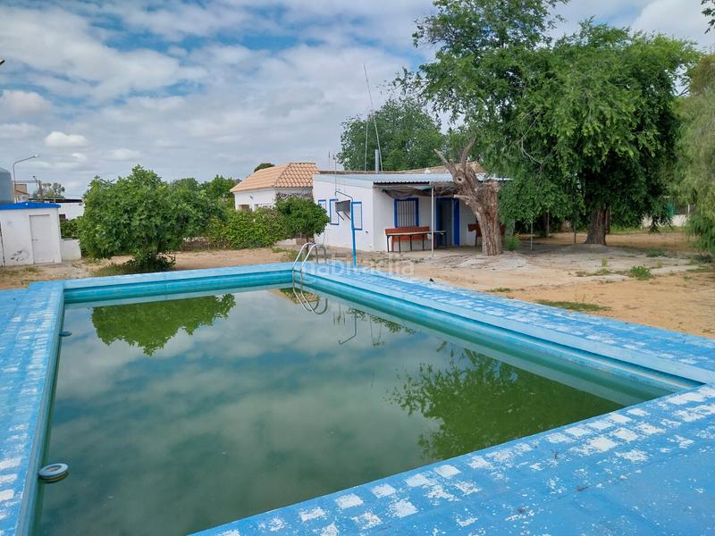 Foto d75c2332-b9f7-41b0-b80f-8ec4c83db9c5. Xalet amb piscina a Marchena