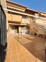 Haus in Santiago de La Ribera. Planta baja gran jardín y patio cochera