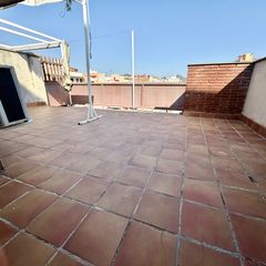 Dachwohnung in Vinyets-Molí Vell. Ático duplex con terraza en zona inmejorable.