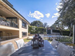 Chalet  Avenida rozas de las. Chalet individual con piscina en salida 26 de la a6