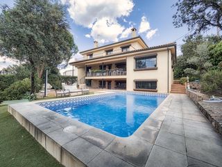Chalet  Avenida rozas de las. Chalet individual con piscina en salida 26 de la a6