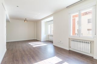 Lloguer Pis  Calle hilarion eslava. Piso de 4 dormitorios y espacio de verdad para hacer de esta viv