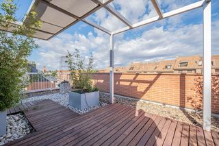 Alquiler Ático  Calle peñalara. Última planta con terraza de 80 m2 y vistas al skyline de madrid