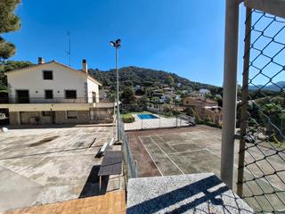Casa a Vilanova del Vallès. Exclusiva residencia con tenis, fútbol, básquet y piscina – un v
