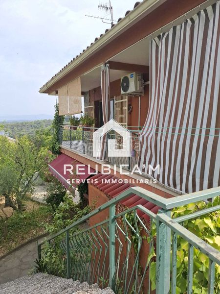 Foto 5ea6d182-1b86-4053-9bf6-e753f5760e6e. Xalet amb xemeneia calefacció piscina a Vilanova del Vallès