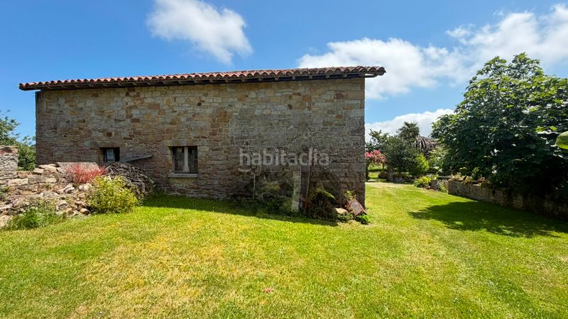 Foto 3b033b67-b6e9-4739-8898-370dacabc0df. Masia amb xemeneia calefacció aparcament a Tazones - Argüero Villaviciosa