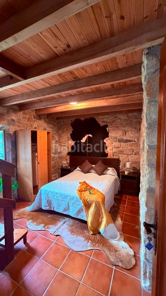 Foto a1075e22-c1ee-446f-9b63-f683ea18c685. Masia amb xemeneia calefacció aparcament a Tazones - Argüero Villaviciosa