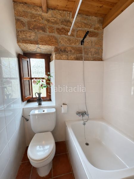 Foto f8602d10-70f0-4b5f-a6d6-388751b3372b. Masia amb xemeneia calefacció aparcament a Tazones - Argüero Villaviciosa