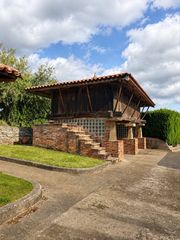 Haus in Barrio huelga 10d. Casa con piscina, dos paneras y gran finca en tamón, carreño