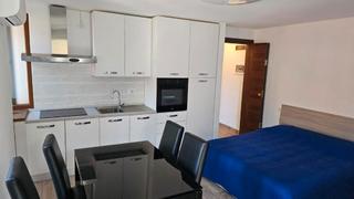 Alquiler Piso en Centre. Piso de 1 dormitorio completamente amueblado y espacioso