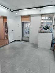 Lloguer Local Comercial a Guinardó. Local comercial ideal para emprender