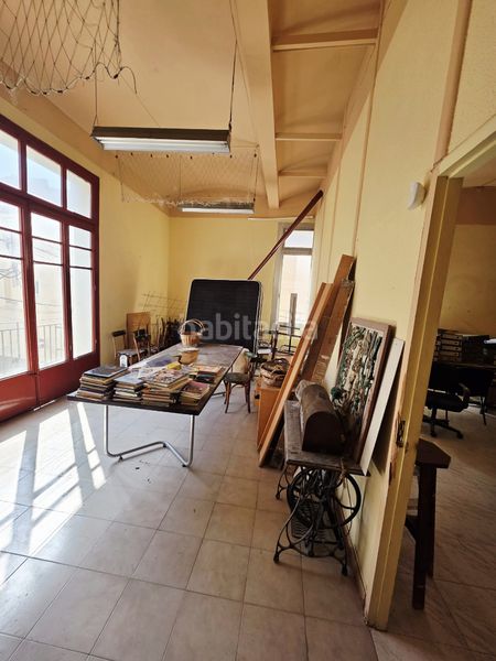 Foto cce4f283-0a1f-4d8b-b200-d96b4a348e6f. Edifici a Centre Badalona