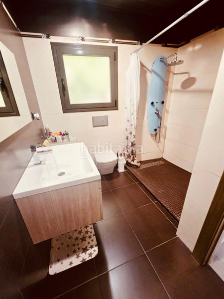 Foto 814fcec2-89b1-493d-9941-f8d9038479d8. Chalet avec chauffage parking dans Abrera