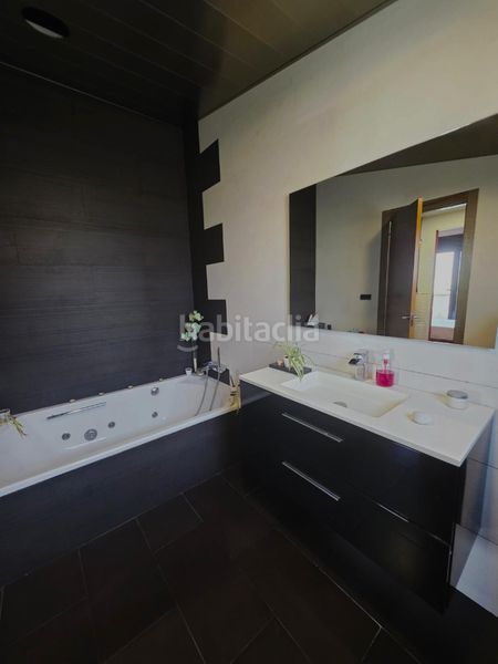 Foto 9e9073bb-8657-4f44-a905-e68bfaee7aa1. Chalet avec chauffage parking dans Abrera